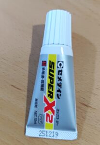 ダイソーの瞬間接着剤